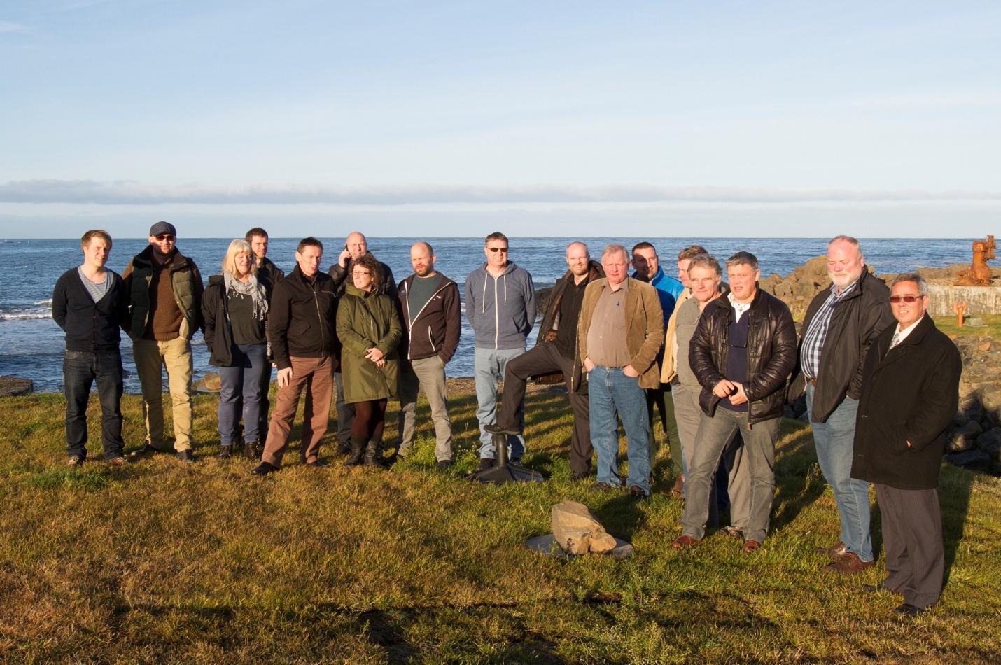 Aðalfundarmenn við Svínalæk á Borgarfirði eystri. Frá vinstri: Haukur Ingi, Daníel, Gunnþórunn, Aðalsteinn, Valdimar, Benedikt, Júlía, Leifur, Borgþór, Úlfar, Jakob, Eiður, Agnar, Bjarni, Andrés, Jón, Karl Sölvi.